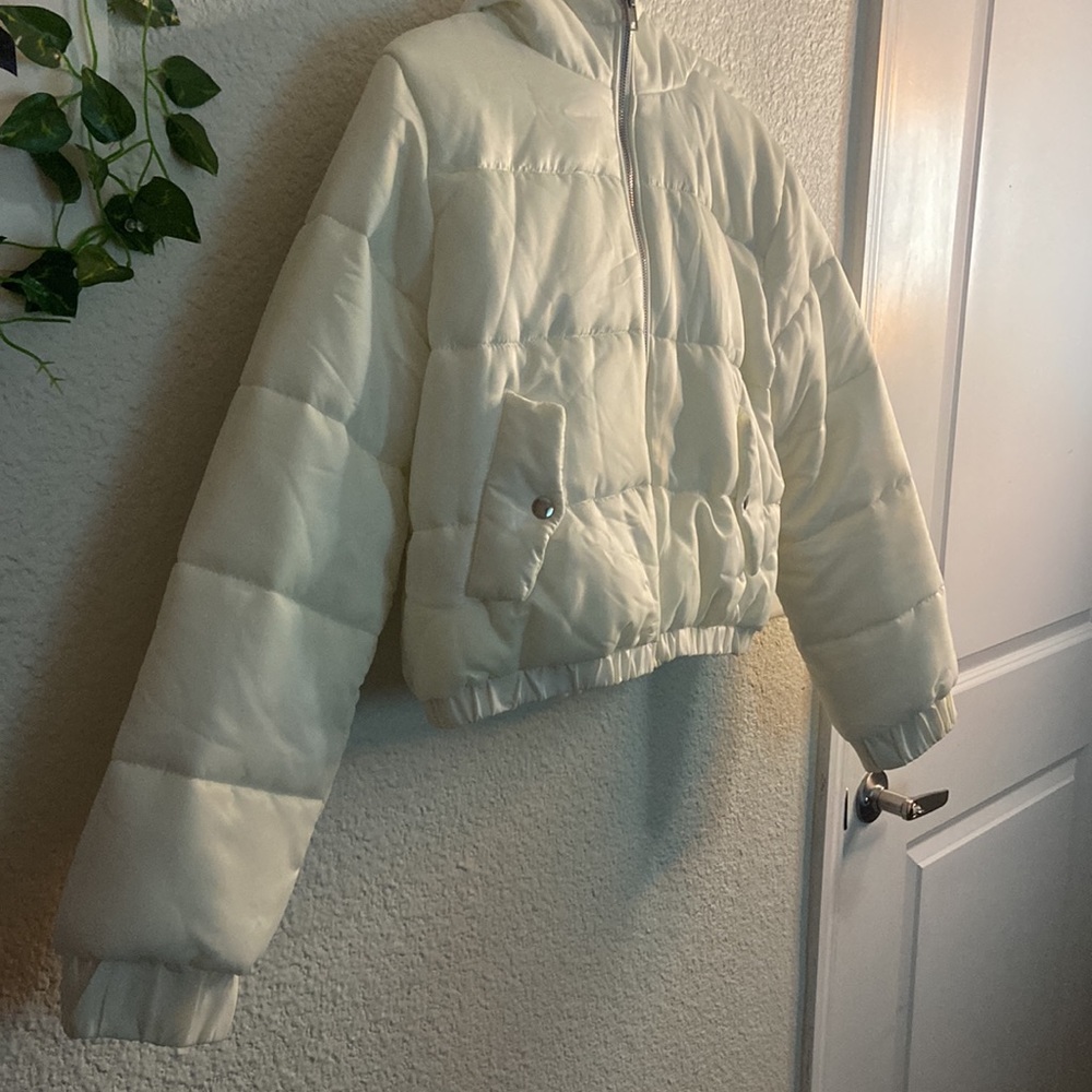 White  Puffer coat - Picture 2 of 11